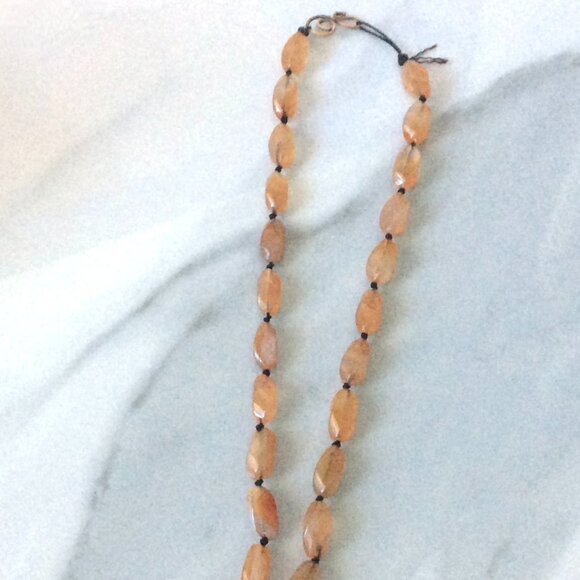 Natural Agate/Carnelian Beaded Necklace with a Swirl Pendant - Picture 3 of 8